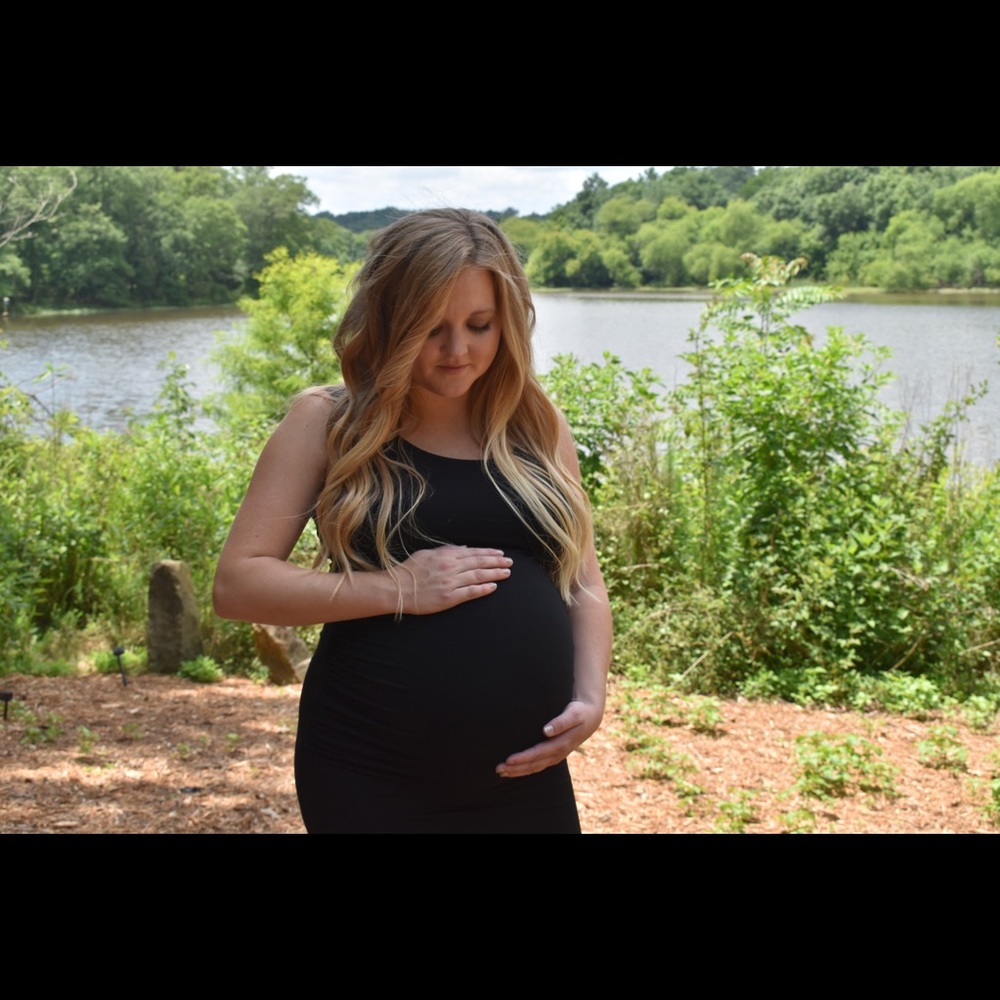 Size M long black fitted maternity dress